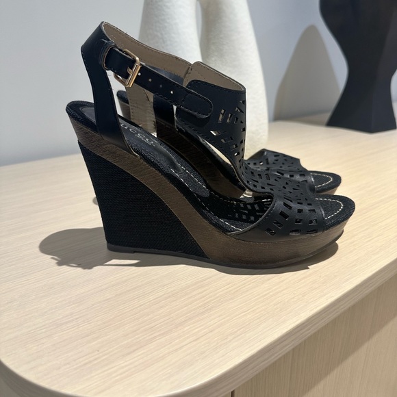 Bucco Capensis laser cut wedge sandal - Picture 2 of 6